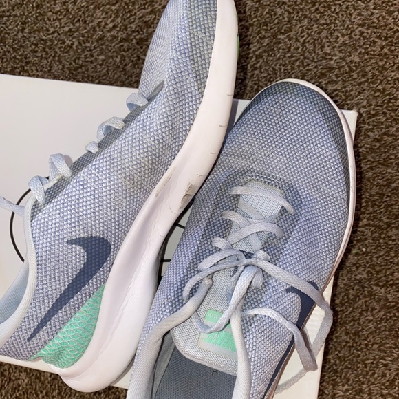 Nike FLEX running shoes dynamic heel design - Picture 8 of 9